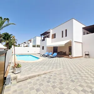 Caletas Villa Costa Teguise